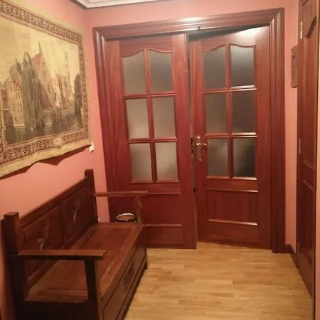 Piso Velazquez 아파트 기욘